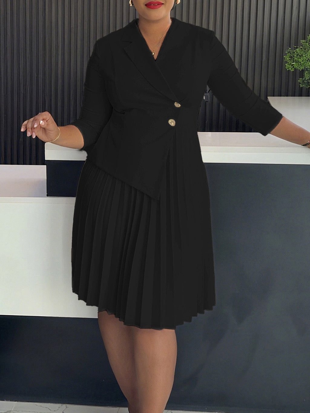Elegant Work Midi Dress with Structured Top and Pleated Skirt