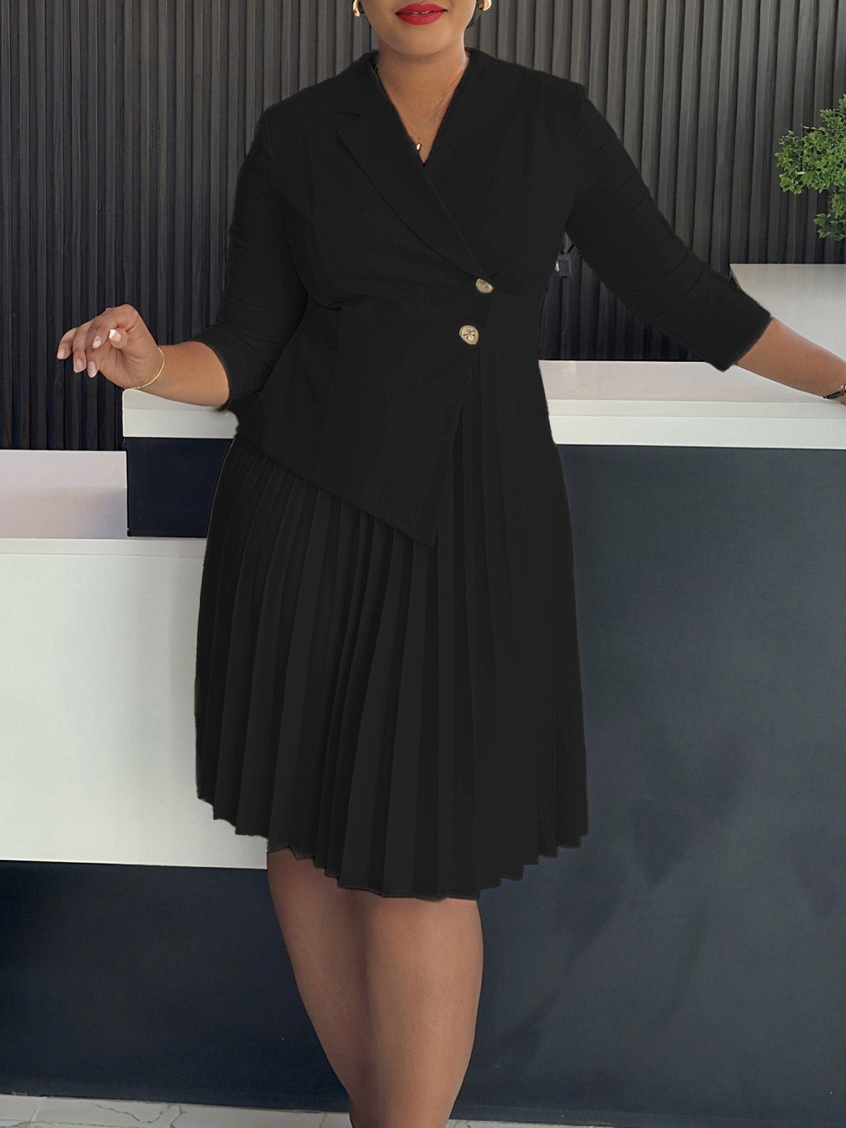 Elegant Work Midi Dress with Structured Top and Pleated Skirt