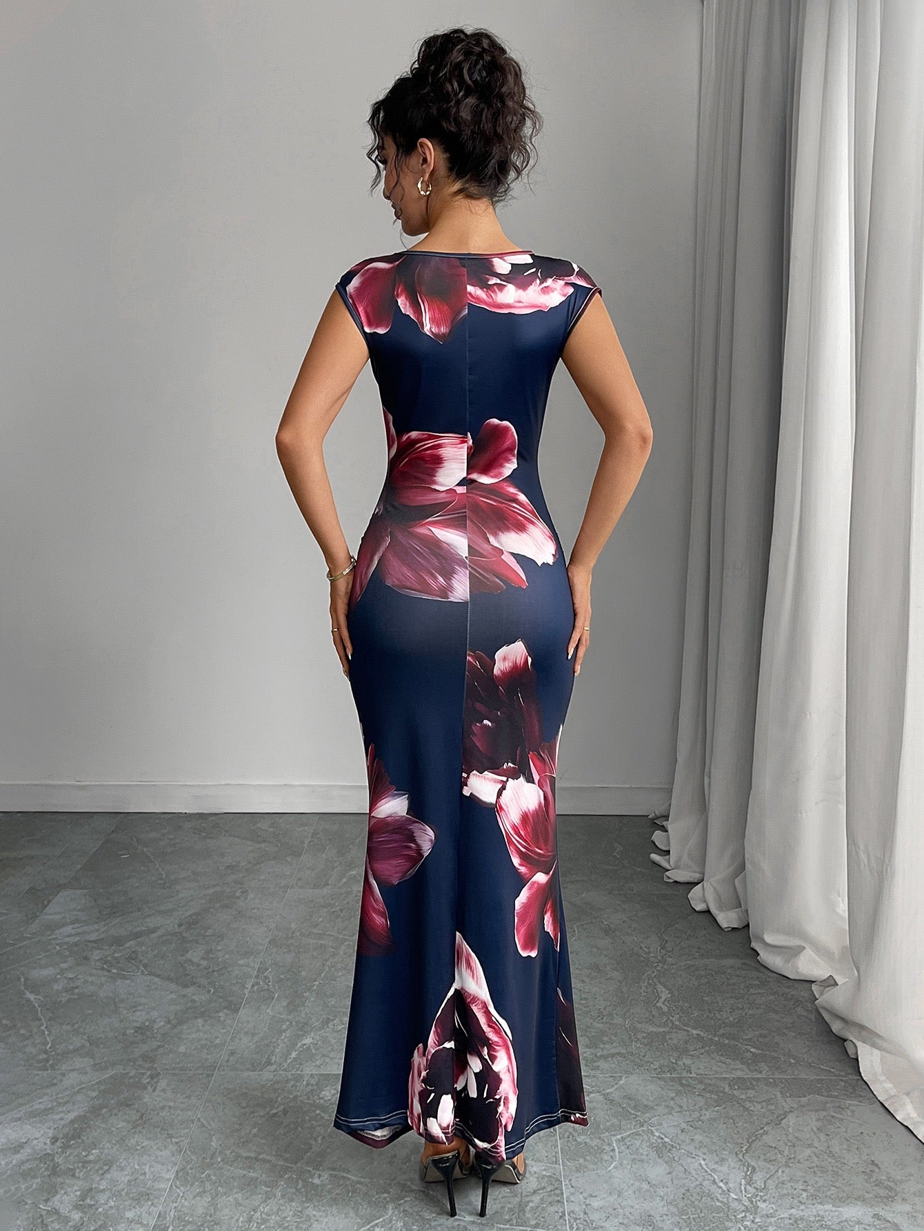 Elegant Sleeveless Floral Long Dress